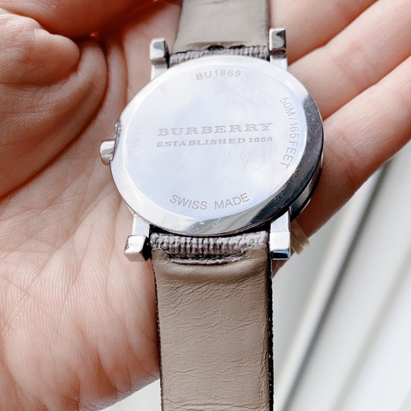 BURBERRY ENGRAVED DIAL CHECK PLAID WATCH - Picture 3 of 5